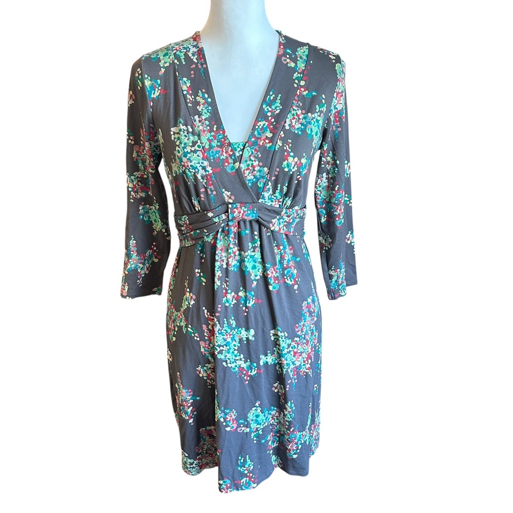 Boden Dress Women's size 8  Grey Floral Print Wrap V Neck 3/4 Sleeve Knee Length